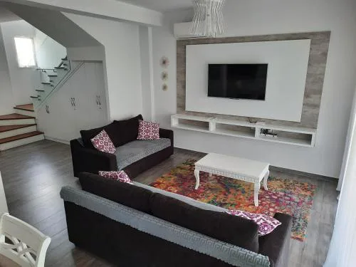 Super Leisure Vila-Plazhi San Pietro, Gjiri i Lalezit