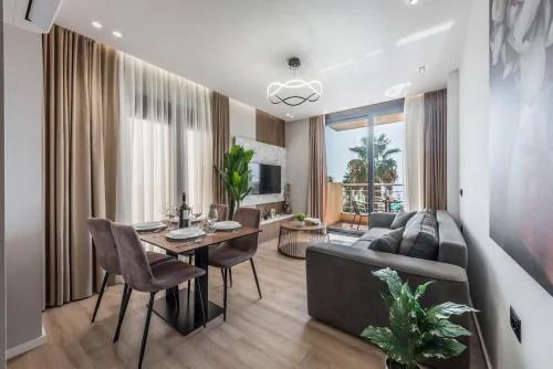 Amazing 2 bedroom apartment Seafront