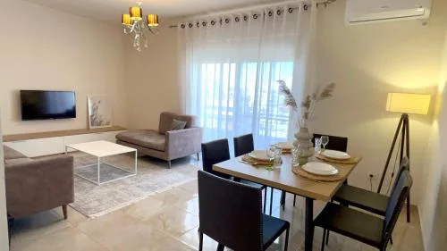 Art vacation apartment for 7 guests in Durrës city center