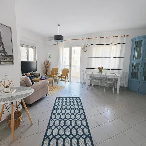 Cozy Anna Apartment ,Near the Sea, Central Location ,Rruga Pavaresia