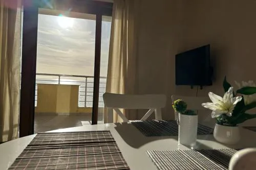 Lovely 2-Bedroom With Seaview, Best Location Big Sea Balcony