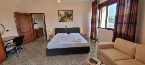 Matt House 2 bedroom 2 bathroom beachside