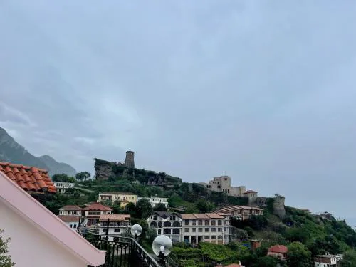 --HOTEL DEAL-- Rooms With Castle View