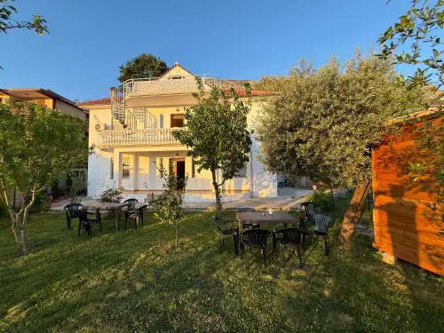 Meti Guest House