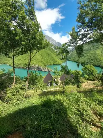 Twin Villas Komani Lake