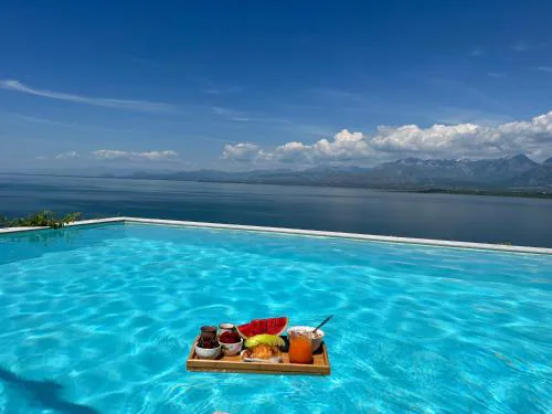 Lake Breeze Villa with a Pool & Magnificent Views