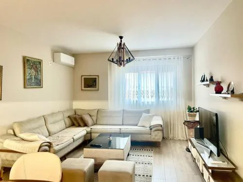 Adra's apartment
