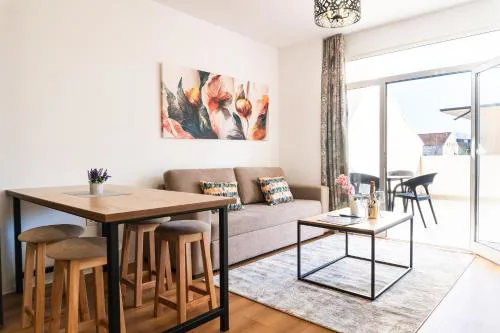 Couple's Spacious Apartment near City Center