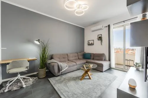 Modern Apartment with Scenic Views & Earthy Vibes by PikHost