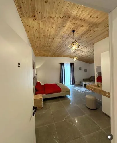 Qyteza Guest House & Camping