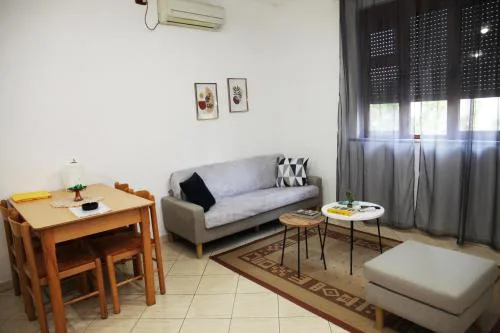 Sunny 2 BR Near City Center