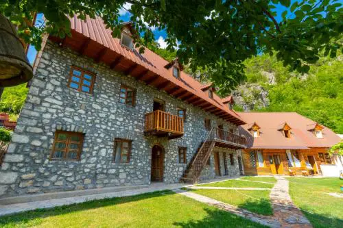 Bujtina Berishta Theth