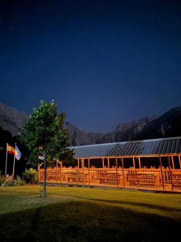Hotel Vellezrit Guri