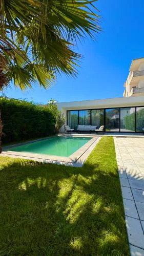 White Beach Villa 2 - Luxury
