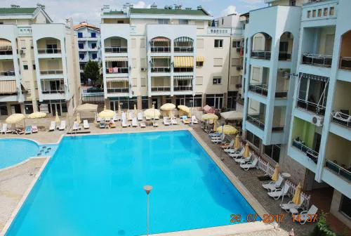 Arbi's Pool View Apartment