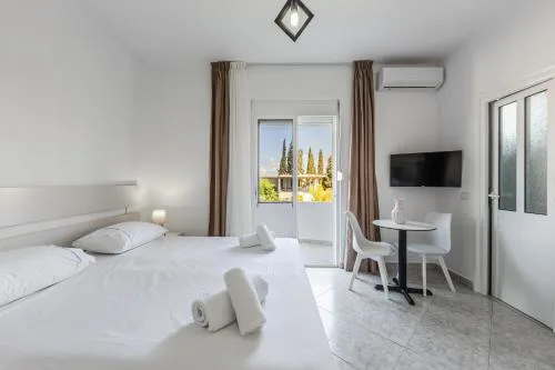 Peaceful Studio with Views Golem by PikHost