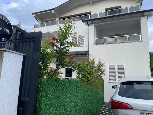 Guest House White Villa
