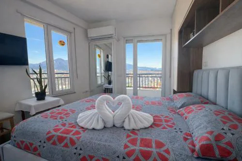 Romantic Penthouse with Mountains View