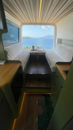 ALvanTURE Luxury Campervan The Mother