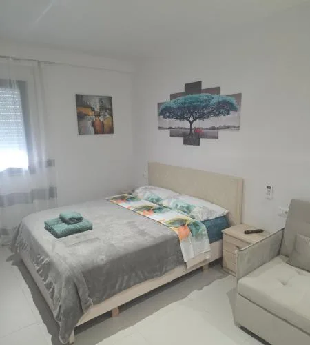 AJ Studio Apartments