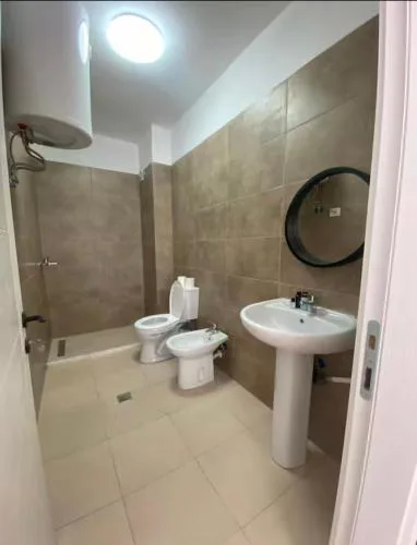 Apartment 5 Maj, Tirana