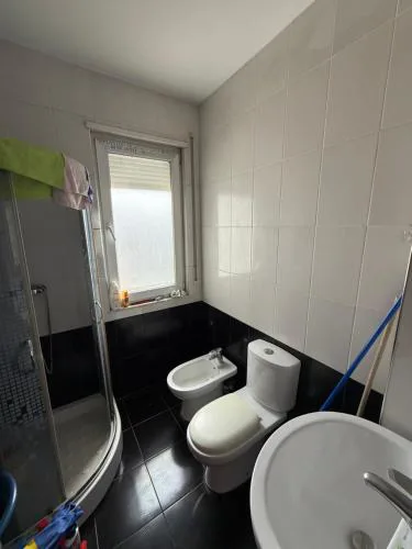 Banesa 21 Dhjetori, Tiranë