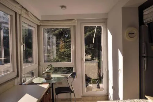 Chic City Retreat - Stylish Apartment in Bllok, Tirana