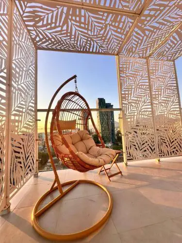 City Centre Penthouse (Outdoor Bathroom + BBQ)