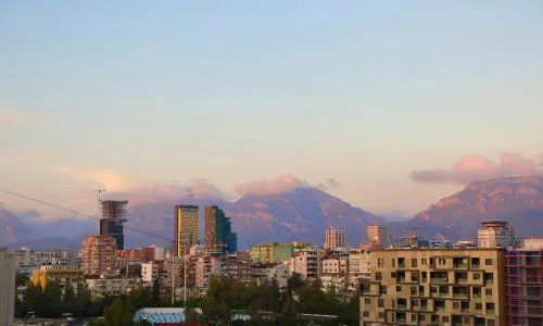 City View Apartment by Lake