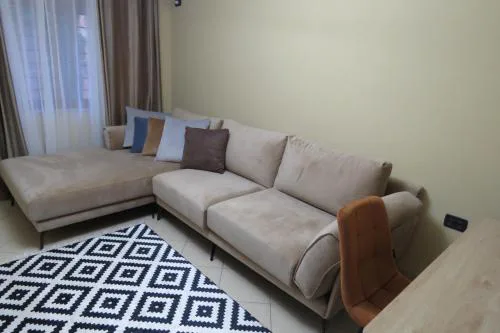 Cozy Apartment near City Center, Xhamlliku Tirana