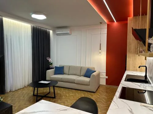 DeLux Suite 103