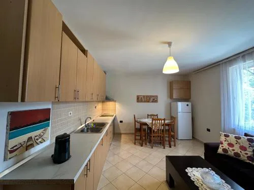 DENY's Apartment - Rooms with Shared Kitchen & Bathroom
