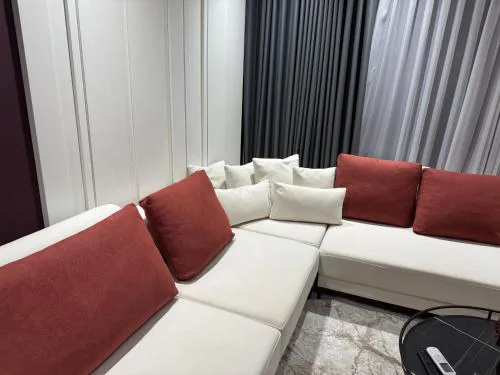 EB Lake View Apt