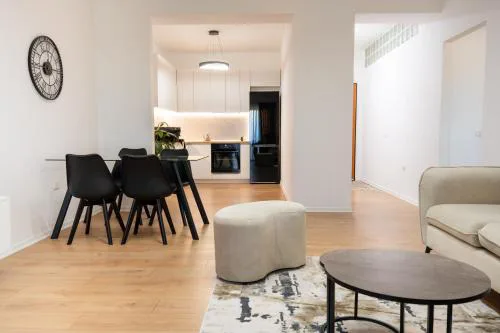 Emma Apartments Central 2BR, 2 Bath & Balcony