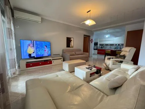 Hora Apartment Square 21