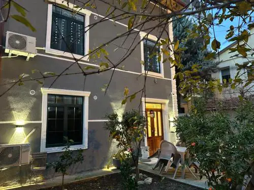 Hostel Vila H