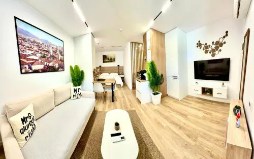 Lois Apartment