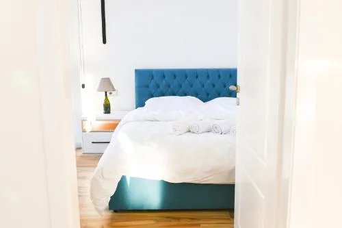 Matisse No3 - One Bedroom Apartment With Balcony