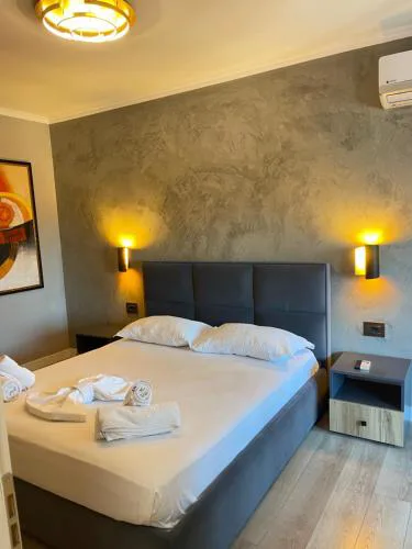 Modern Skyline Studios- Elegant Stay in New Bazaar