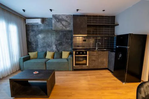 Noir Heaven - Sweet Escape Apartments
