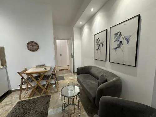 Pink Hub Apartment No 2Stay in the Heart of Tiran
