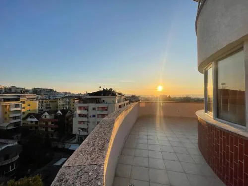 Private Rooms - City & Mountain Views & Free Parking & WiFi