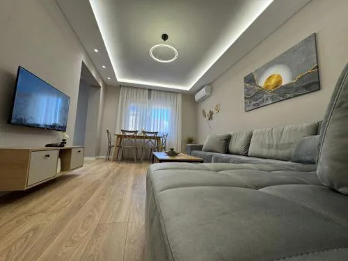 Stylish Renovated Flat with 2 Balconies & Great Natural Light