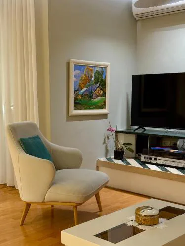 The Pebble Couch Apartment