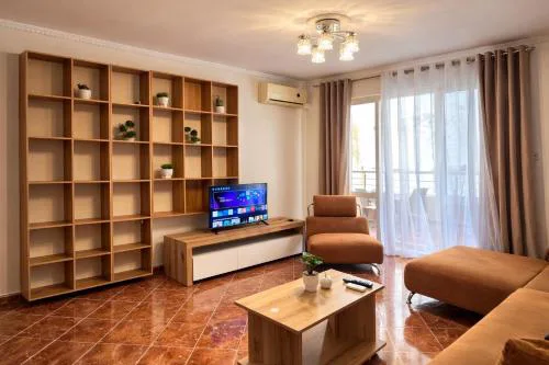 Tirana Central Apartment - Free Parking - Balcony