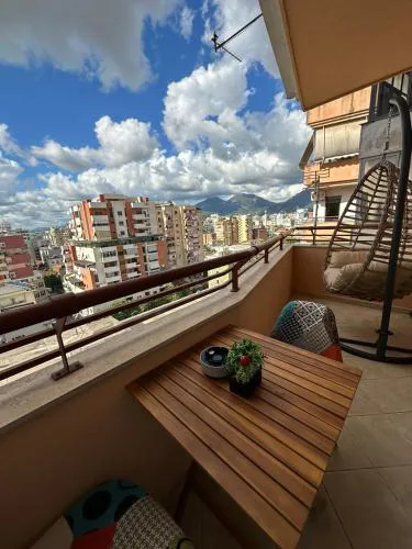 Urban Charm Studio with Balcony