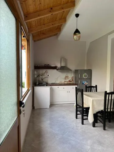 Leone Guesthouses