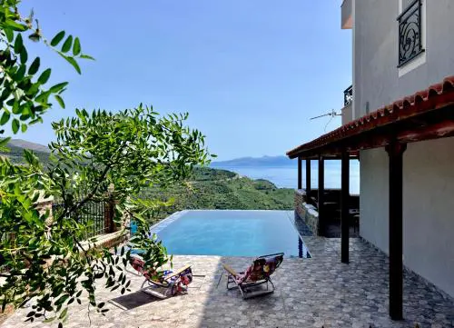 VILA ELEZI Piqeras