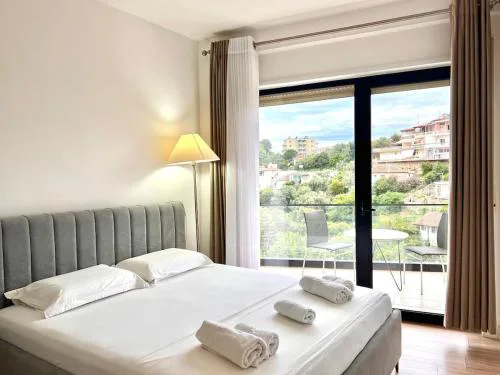 AMA'S 1BR Ap 1 - Parking, Sea View & Kitchen