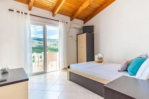 Ap 7 - Villa Goro wPool, Views, Kitchen & Parking